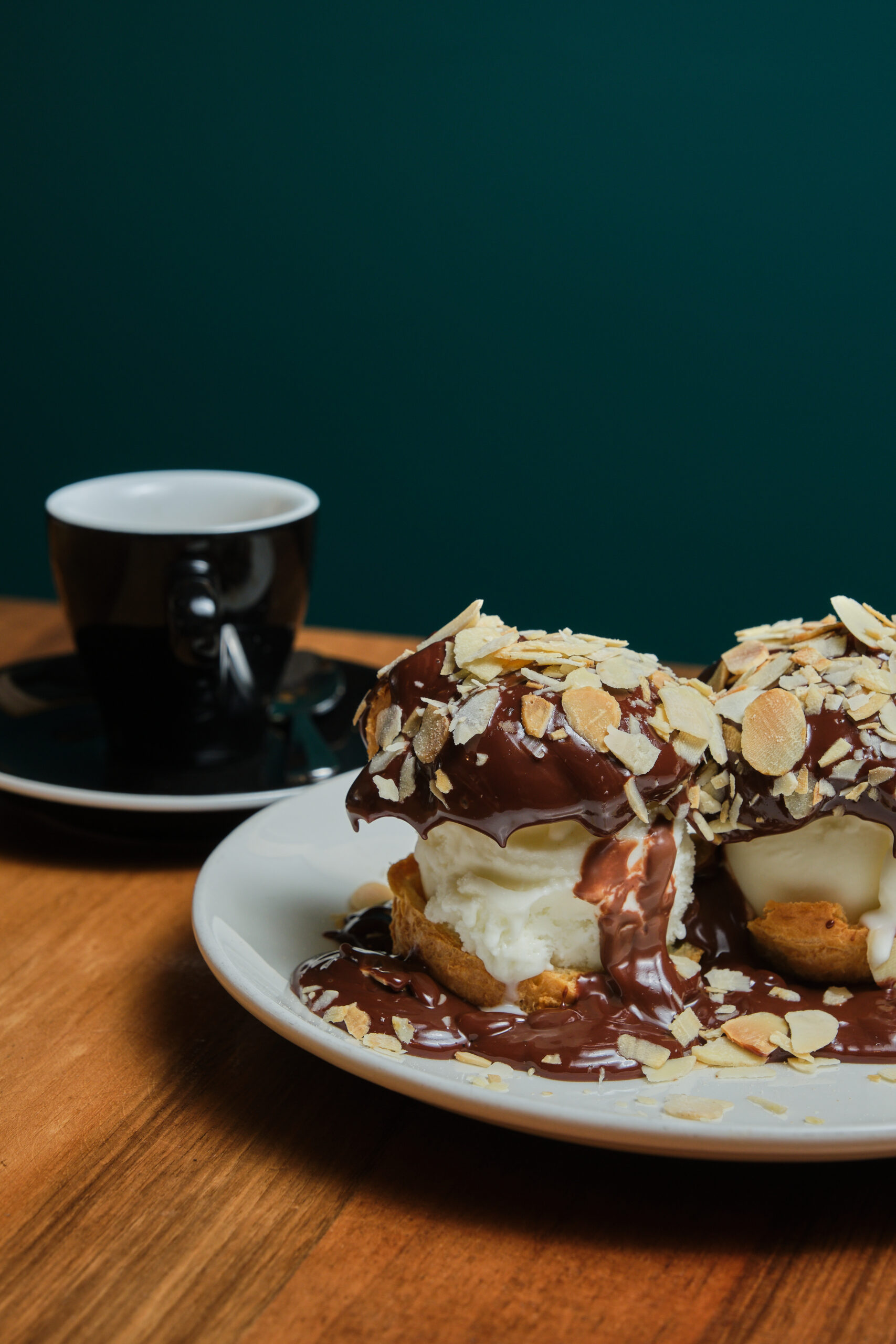 profiteroles au chocolat et glace yaourt